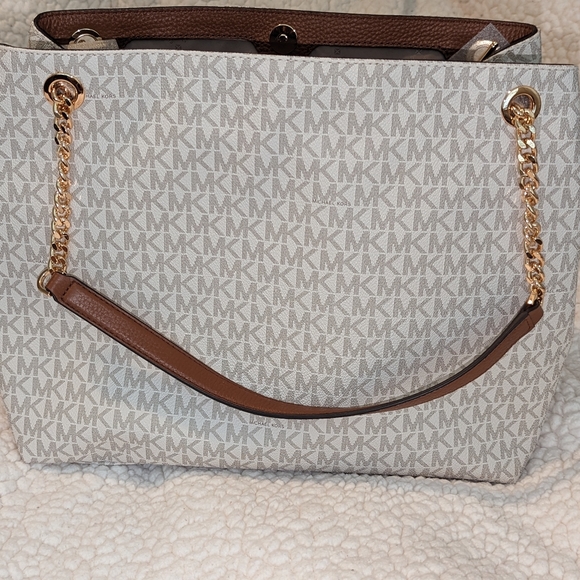 Michael Kors purse - Picture 12 of 12